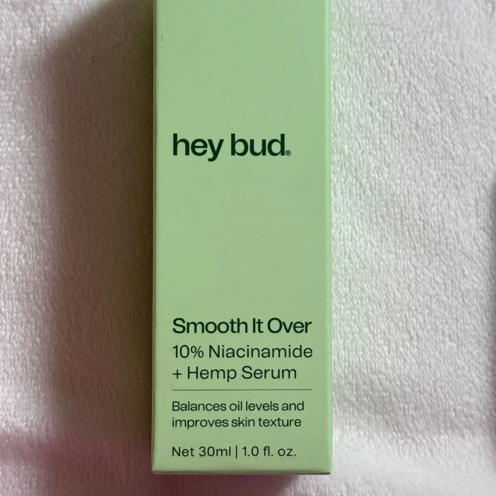 Hey Bud Skincare Smooth it Over 10% Niacinamide + Hemp Serum - Picture 2 of 5